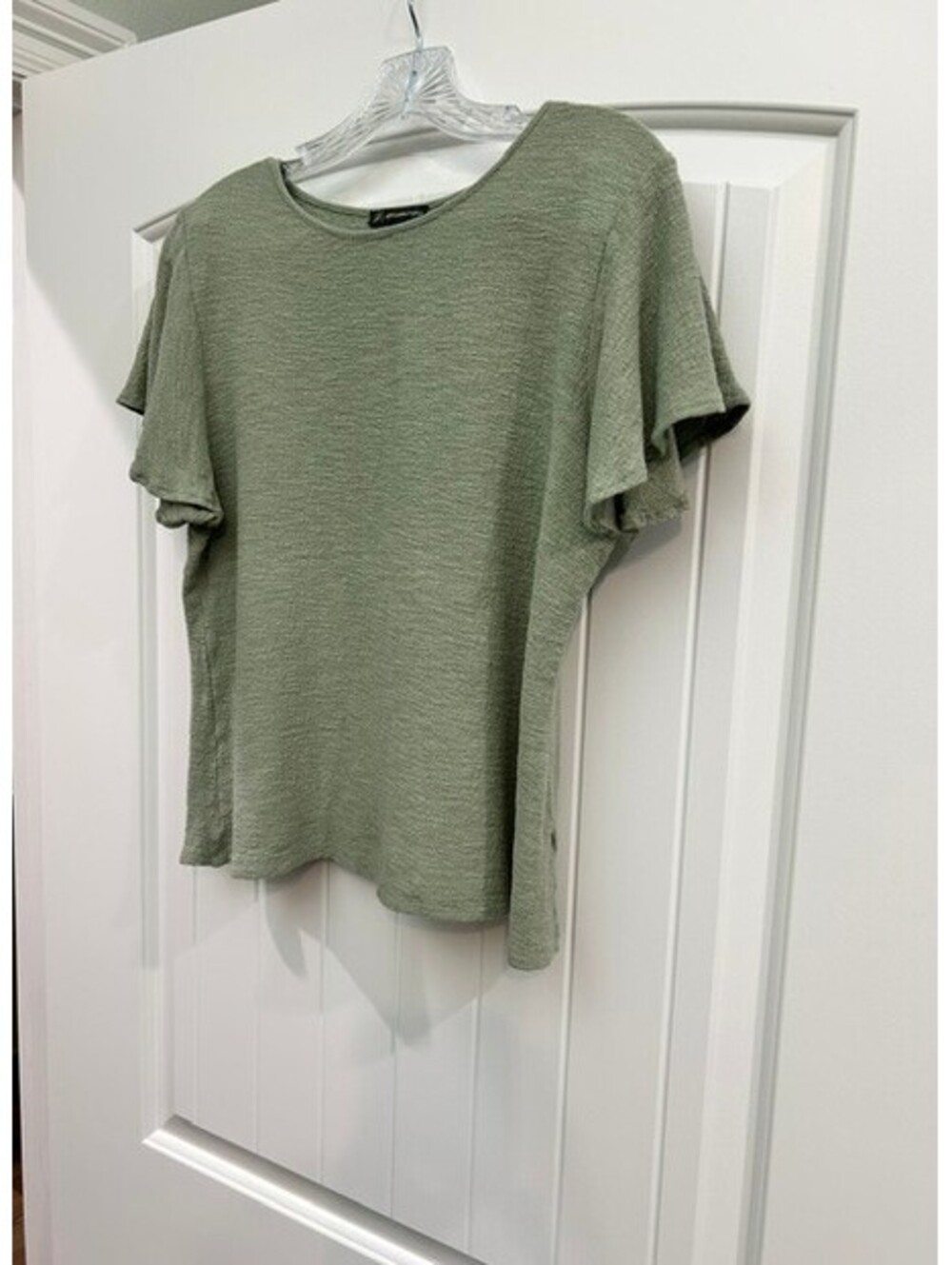 🌿 Adriana Papell Sage Green Flutter Sleeve Top (Medium) - Picture 2 of 4